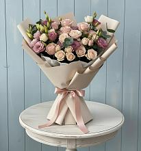 Букет цветов из:  Розы и Лизиантусы в Нюксенице