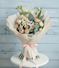Букет цветов из:  Розы и Лизиантусы в Нюксенице