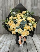 Букет цветов из:  Розы и Лизиантусы в Нюксенице