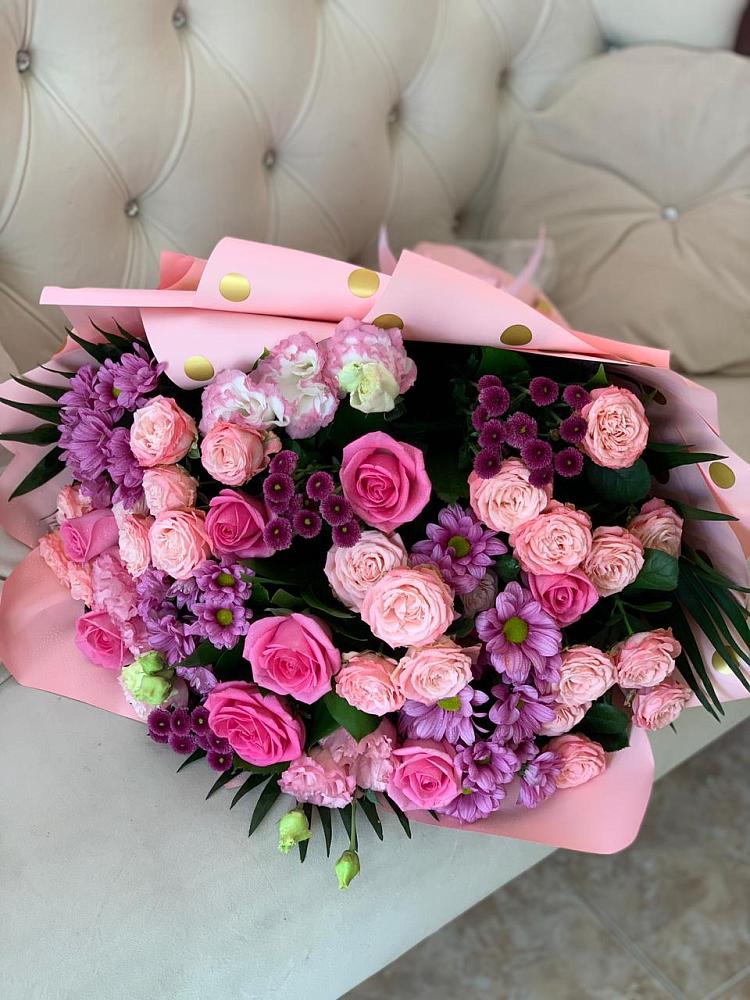 Букет цветов из: Хризантемы, Розы и Лизиантусы в Нюксенице