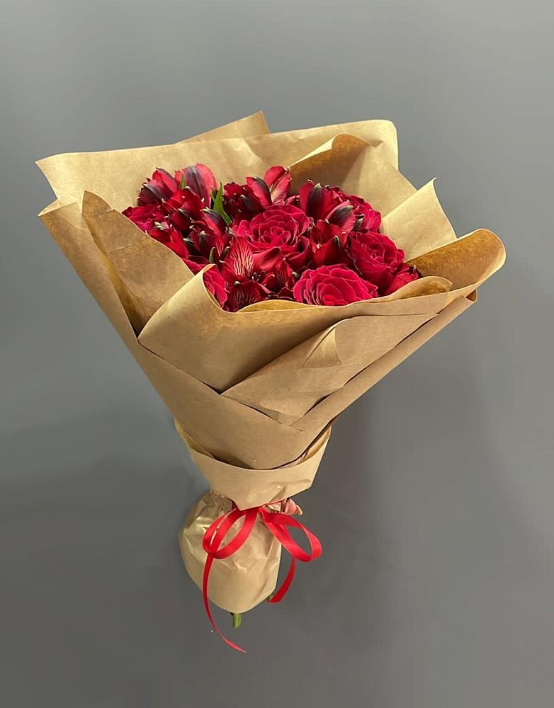 Букет цветов из: Альстромерии и Розы в Нюксенице