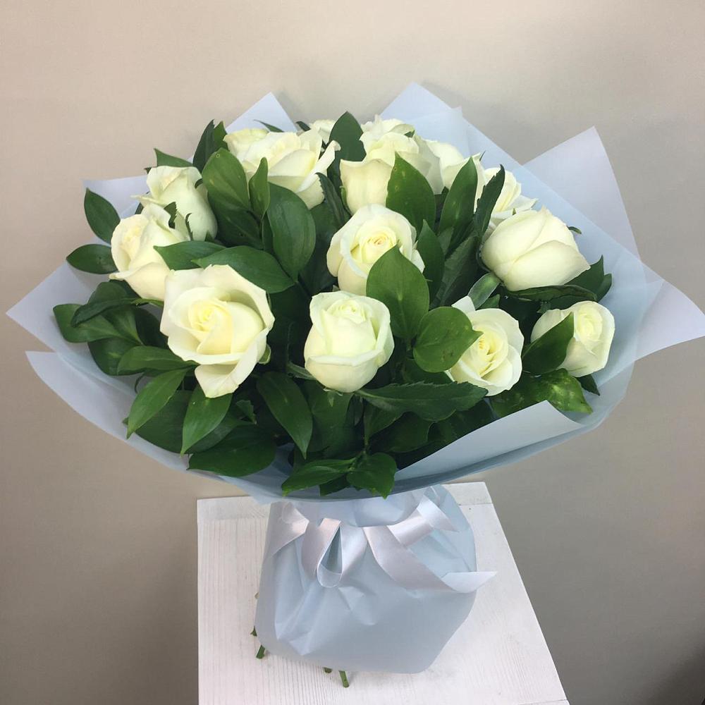 Букет 15 Белых роз Проуд в Нюксенице