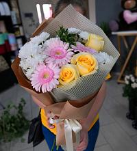 Букет цветов из:  Герберы, Розы и Хризантемы в Нюксенице