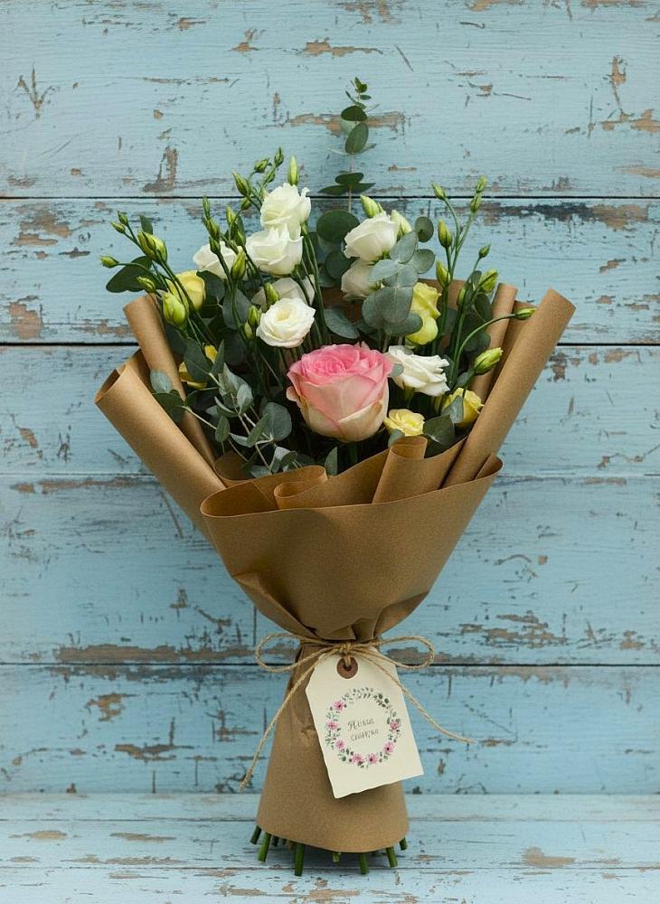 Букет цветов из: Розы и Лизиантусы в Нюксенице