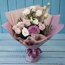 Букет цветов из:  Розы и Лизиантусы в Нюксенице