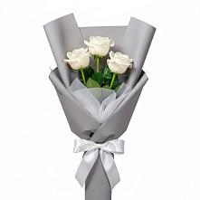 Букет 3 белые розы в Нюксенице