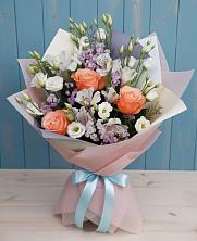 Букет цветов из:  Лизиантусы, Розы, Альстромерии и Гипсофила в Нюксенице