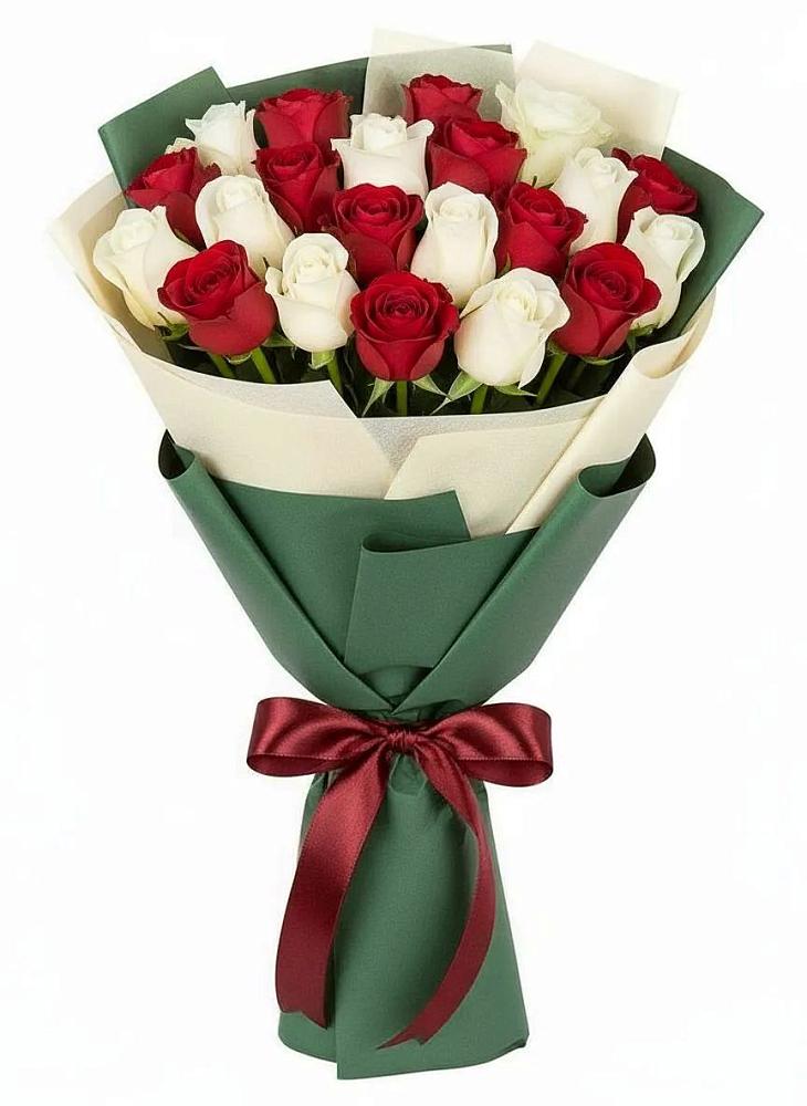 Букет Микс из красных и белых роз в Нюксенице