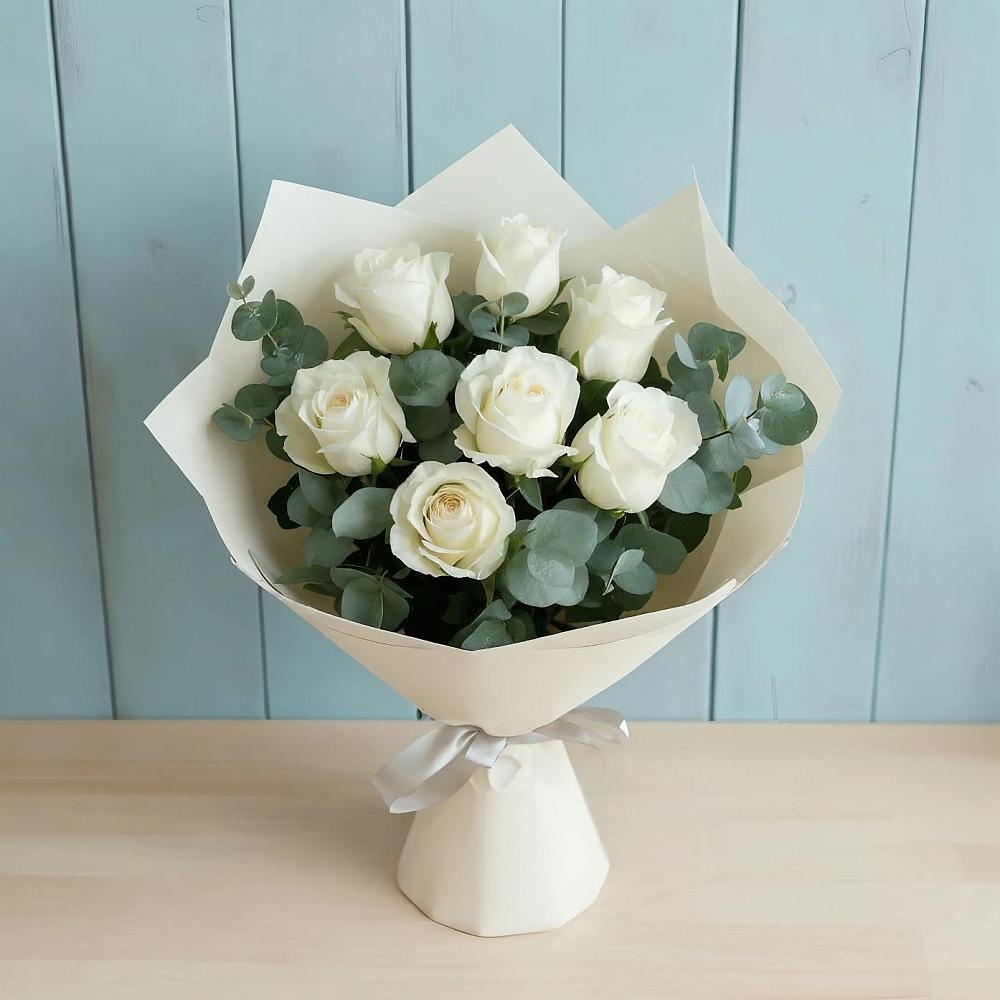Букет Белые розы в Эвкалипте в Нюксенице