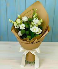 Букет цветов из:  Хризантемы и Лизиантусы в Нюксенице