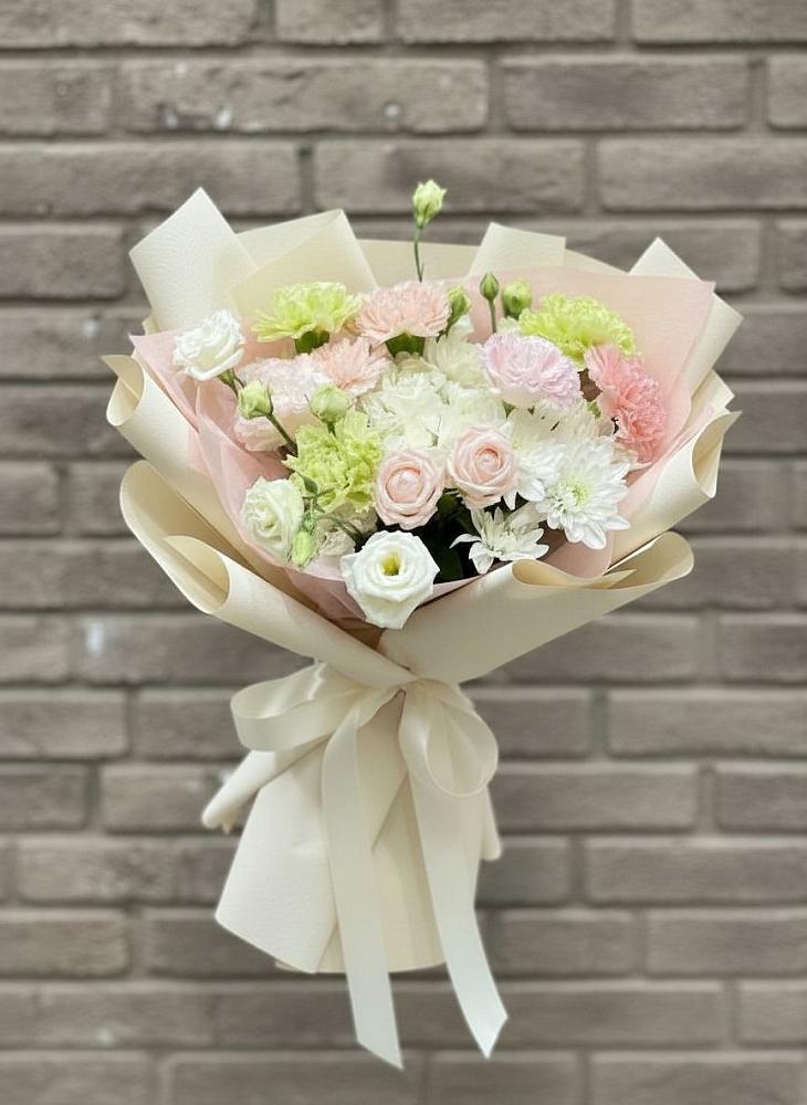 Букет цветов из: Гвоздики, Розы, Лизиантусы и Хризантемы в Нюксенице