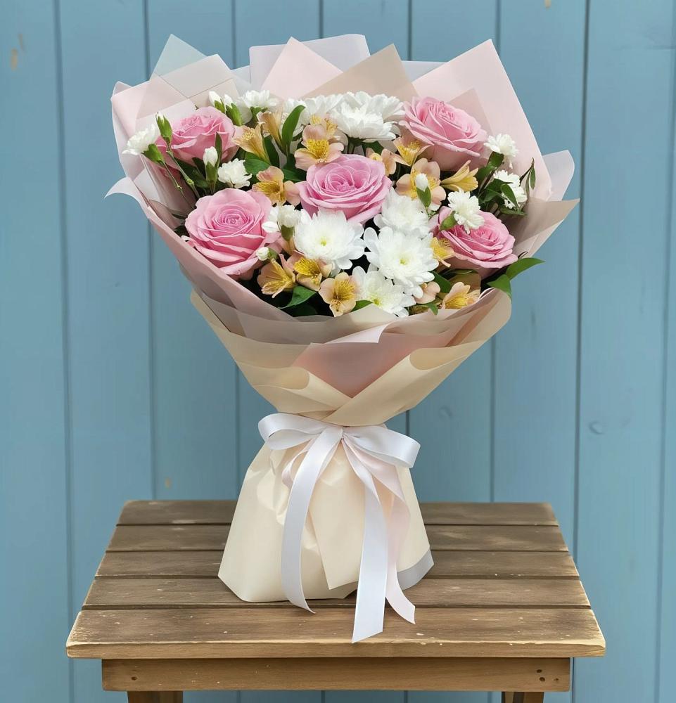 Букет цветов из: Гвоздики, Орхидеи и Розы в Нюксенице