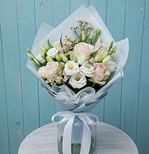 Букет цветов из:  Розы и Лизиантусы в Нюксенице