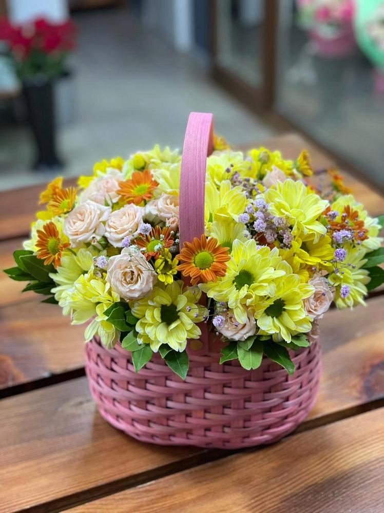Цветочная композиция из Хризантемы и Розы в корзине в Нюксенице