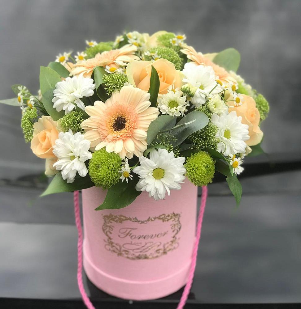 Цветочная композиция из Розы, Герберы и Хризантемы в шляпной коробке в Нюксенице