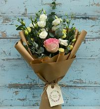 Букет цветов из:  Розы и Лизиантусы в Нюксенице