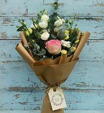 Букет цветов из:  Розы и Лизиантусы в Нюксенице