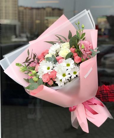 Букет цветов из: Розы, Лизиантусы и Хризантемы в Нюксенице
