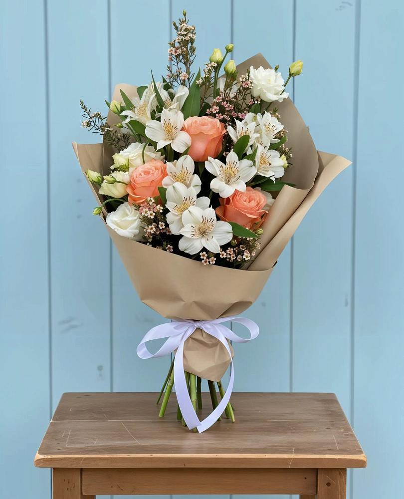 Букет цветов из: Альстромерии, Лизиантусы, Розы и Хризантемы в Нюксенице