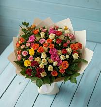 Букет Микс из разноцветных кустовых роз в Нюксенице
