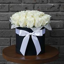 Цветочная композиция из Розы в шляпной коробке в Нюксенице