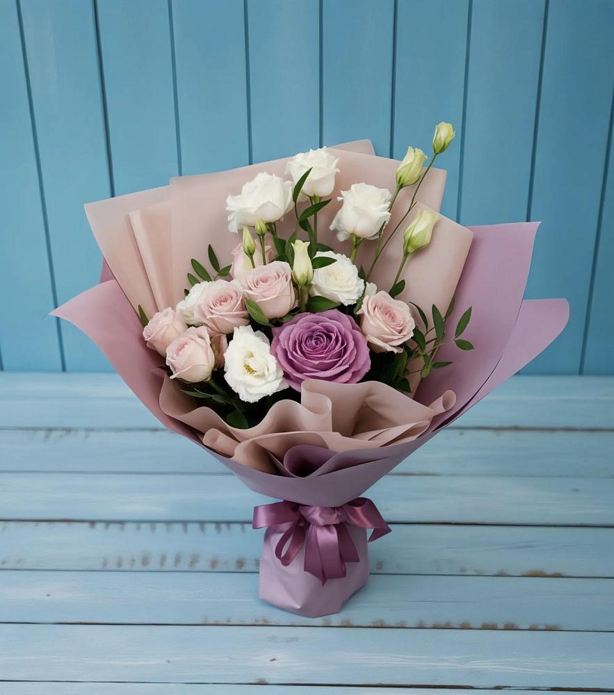 Букет цветов из: Розы и Лизиантусы в Нюксенице