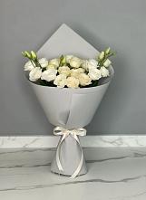 Букет цветов из:  Розы и Лизиантусы в Нюксенице